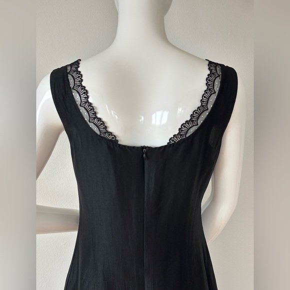 Max Mara Black Linen Silk Midi Dress: Lace Trim, Gothic Inspired - Picture 6 of 9